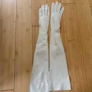 Aris of Paris  Ivory Leather Gloves Size 6
